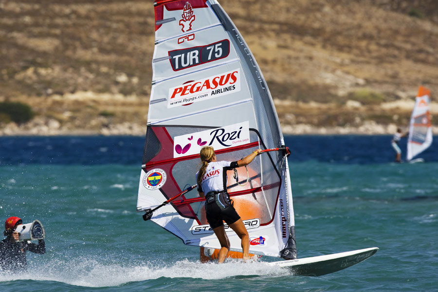 T09 sl Cagla Kubat crosses the line Cagla Kubat crosses the line