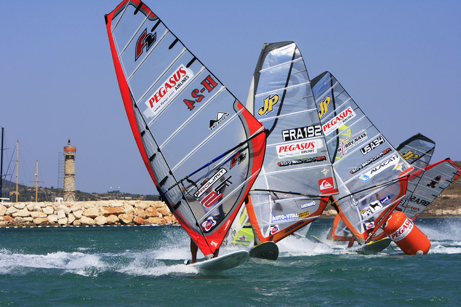 T09 sl Peter Volwater leads the pack Peter Volwater leads the pack