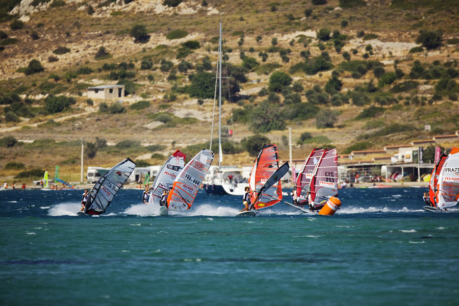 T09 sl Sarah Quita out in front Sarah Quita out in front