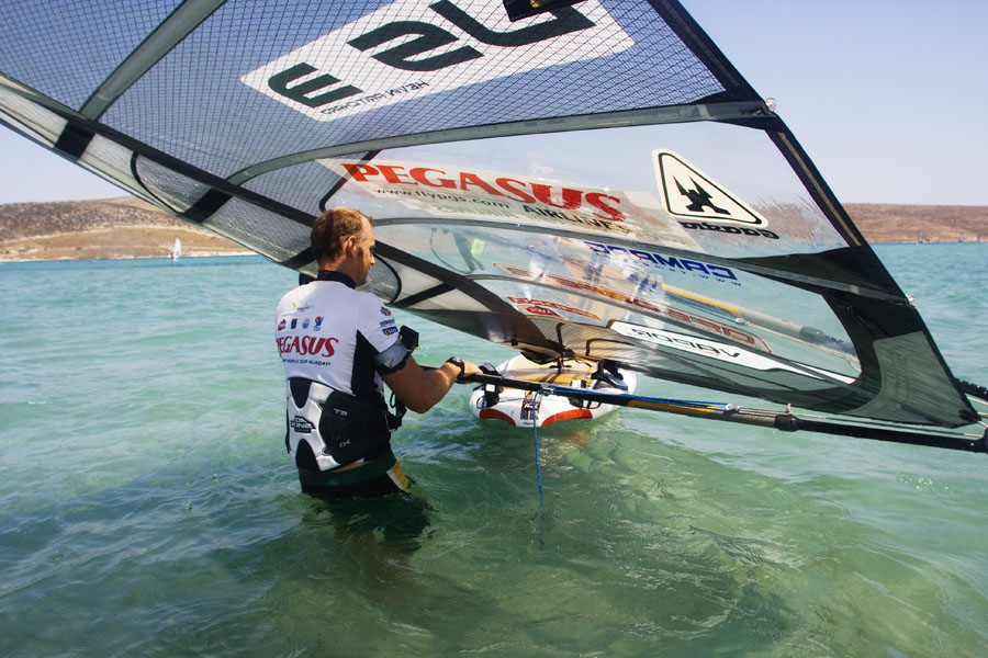 T09 ls Pritchard launches Pritchard launches