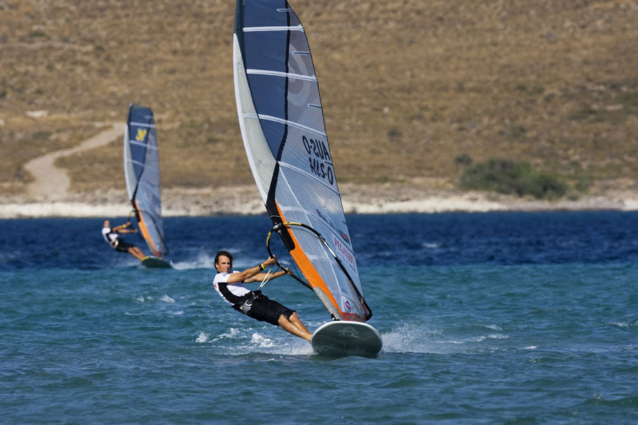 T09 sl Steve Allen wins the fun race Steve Allen wins the fun race