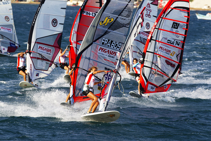 T10 sl Cagla Kubat out in front Cagla Kubat out in front