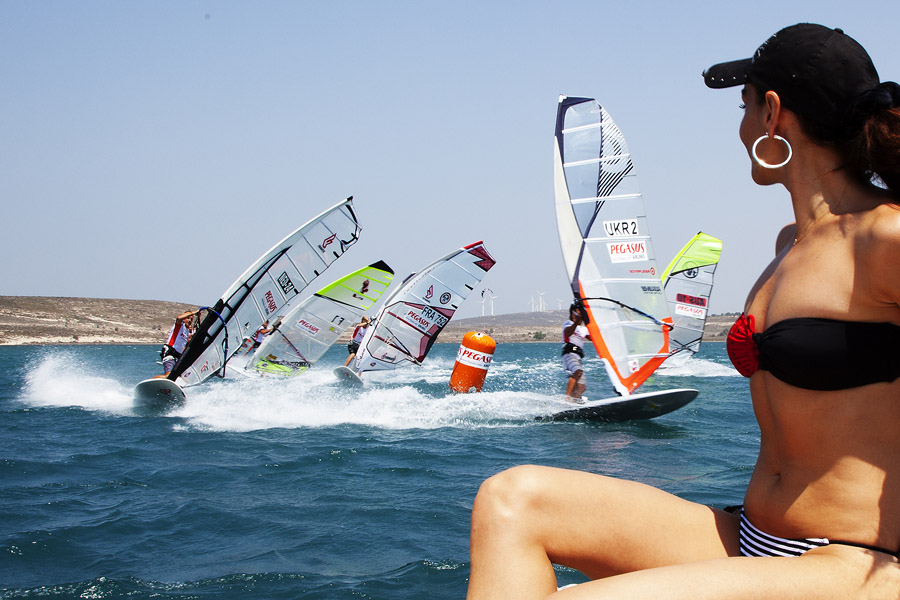 T10 ls Hot action at the first mark Hot action at the first mark