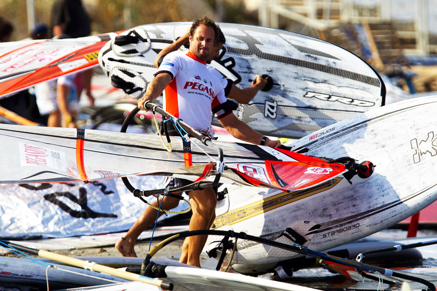 T10 sl Chris Pressler heads out Chris Pressler heads out