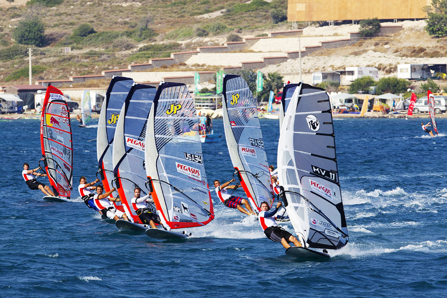 T10 sl Maynard leads race four final Maynard leads race four final