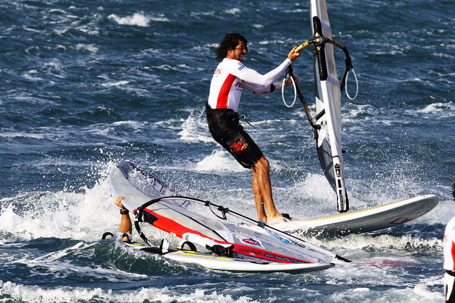 T10 sl Swift reaches up Swift reaches up