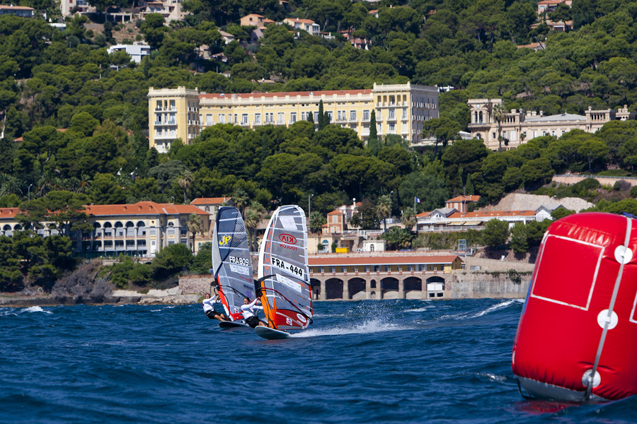 A10 sl Valerie holds off Fanny Aubet Valerie holds off Fanny Aubet