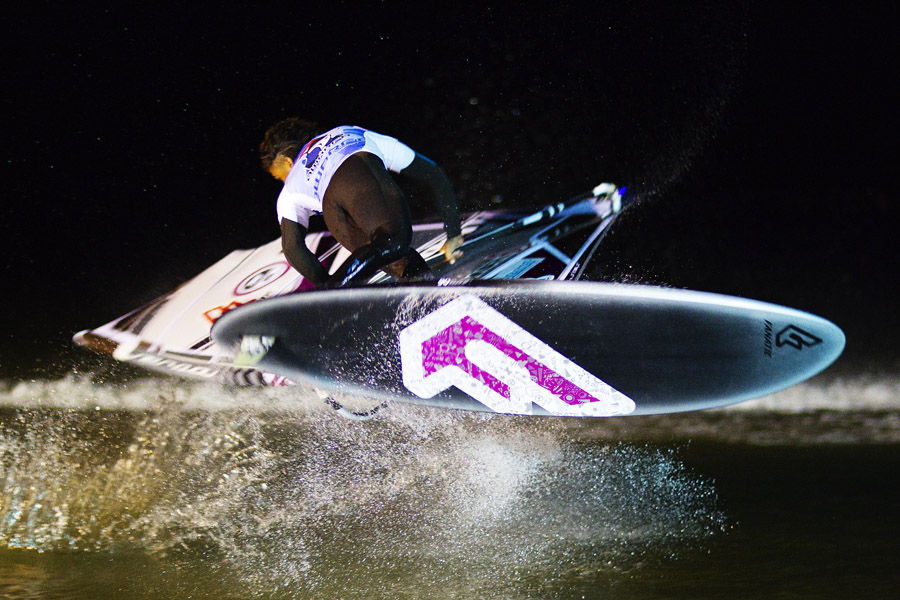 A11 fs Estredo lights up Estredo lights up