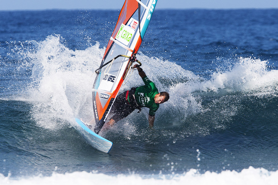 CV10 ls One handed cutback from Angulo One handed cutback from Angulo