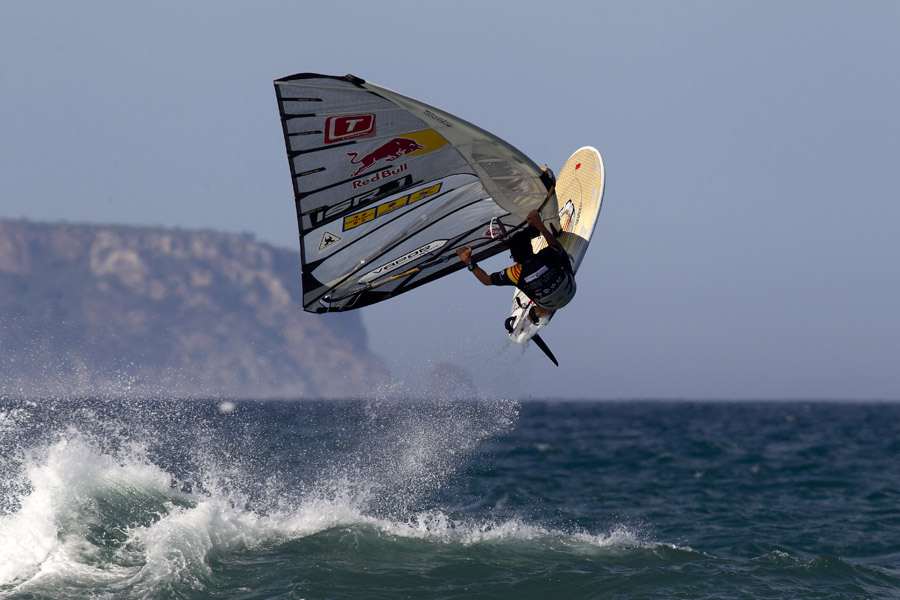 CB10 sl Arnon Takes off Arnon Takes off