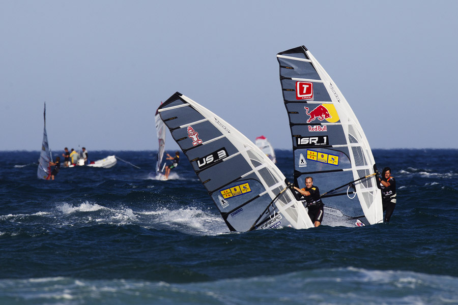 CB10 sl Pritchard and Dagan at the mark Pritchard and Dagan at the mark