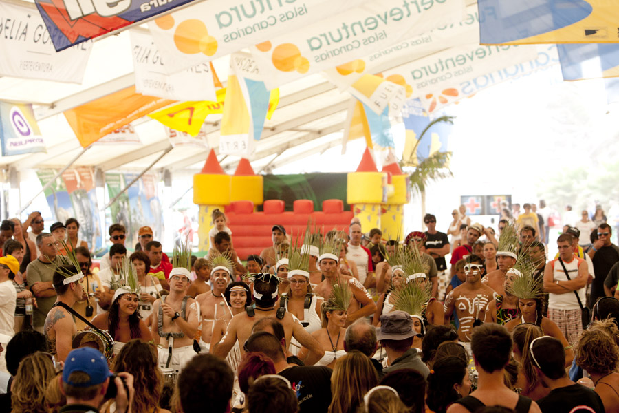 F10 ls Party in the tent Party in the tent