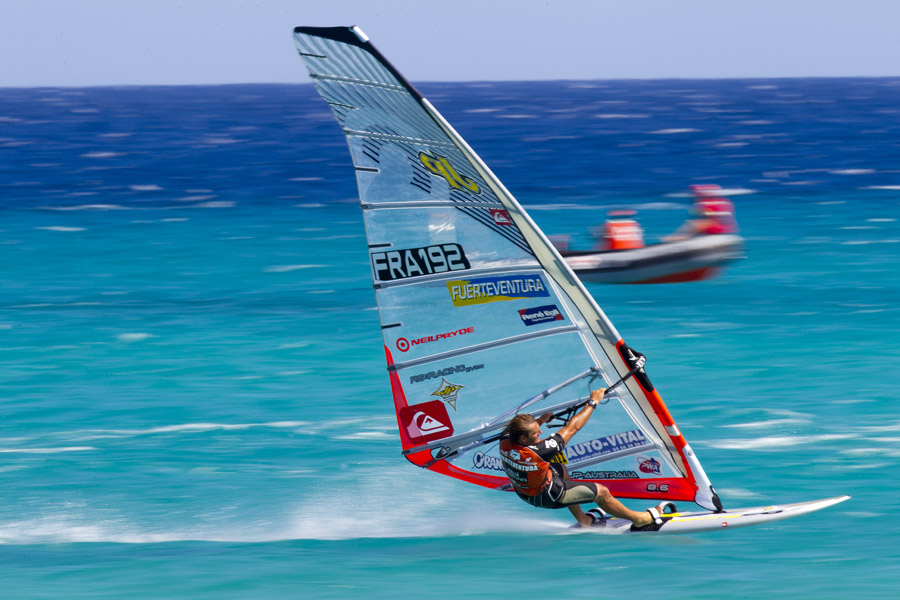 F10 sl Albeau hits the gas Albeau hits the gas