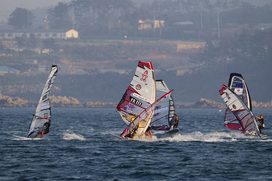 K10 sl Jaggi and Arutkin go down Jaggi and Arutkin go down