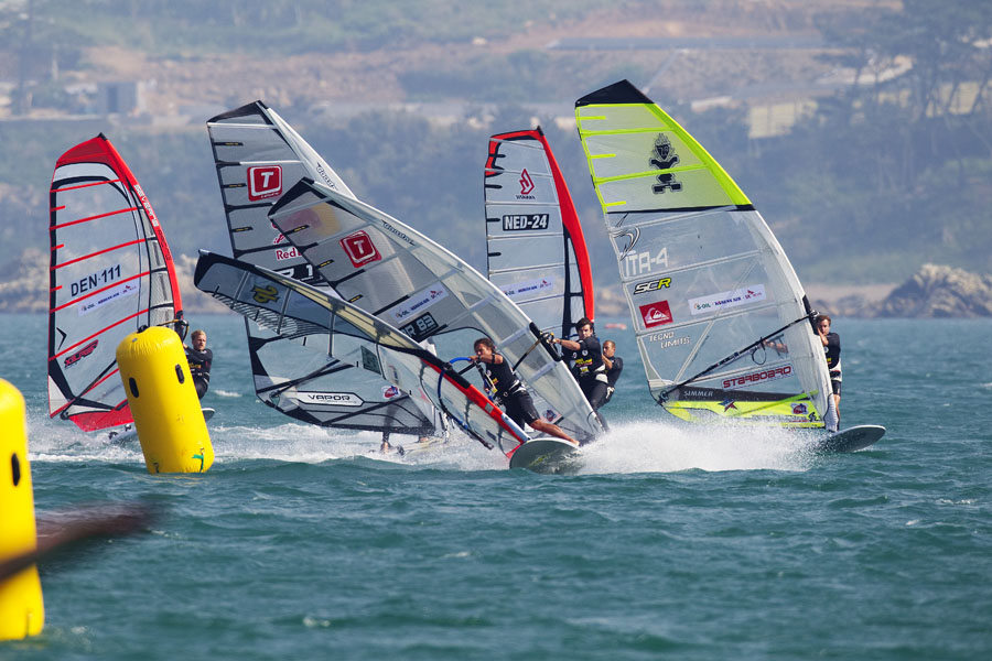 K10 sl Van Der Steen leads the way Van Der Steen leads the way