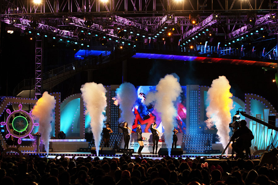 K10 ls The band plays on The band plays on