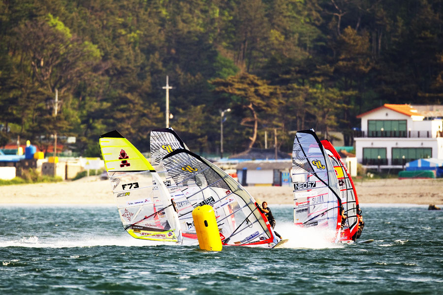 K10 sl Albeau out in front Albeau out in front