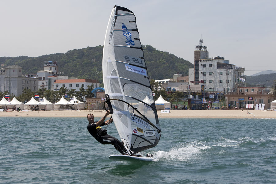 K10 sl Kevin Pritchard heads out Kevin Pritchard heads out