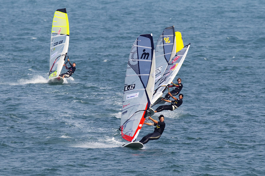 K10 sl Dan Ellis leads the way Dan Ellis leads the way