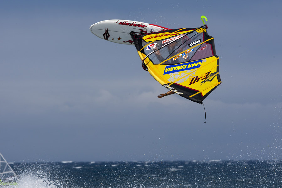 GC10 wv Alonso one handed Alonso one handed