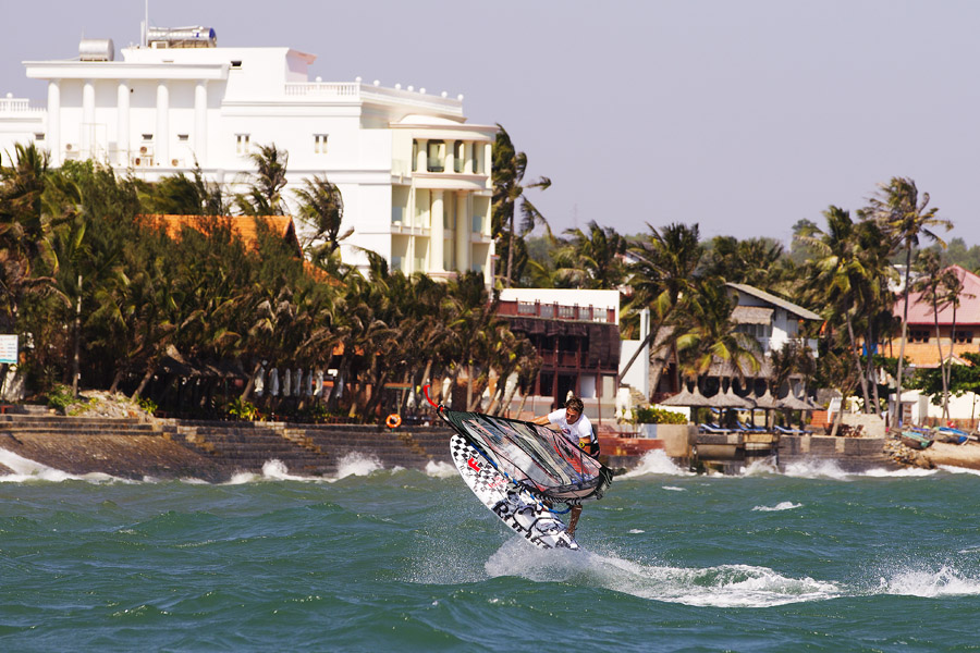 V11 fs Van Broekhoven takes off Van Broekhoven takes off