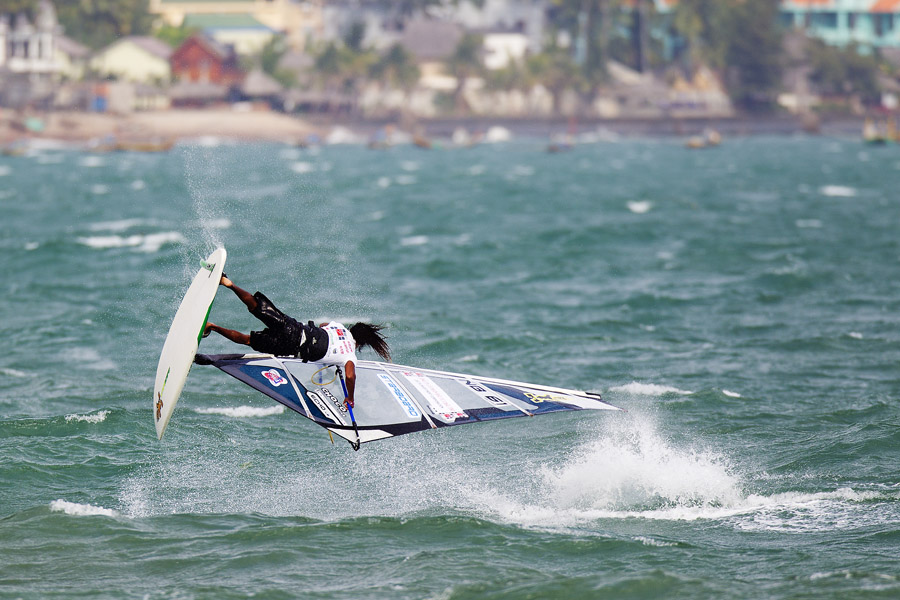 V11 fs Kiri ripping it up Kiri ripping it up