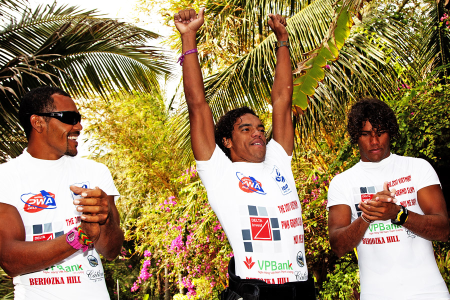 V11 fs Kiri takes the second single elimination Kiri takes the second single elimination