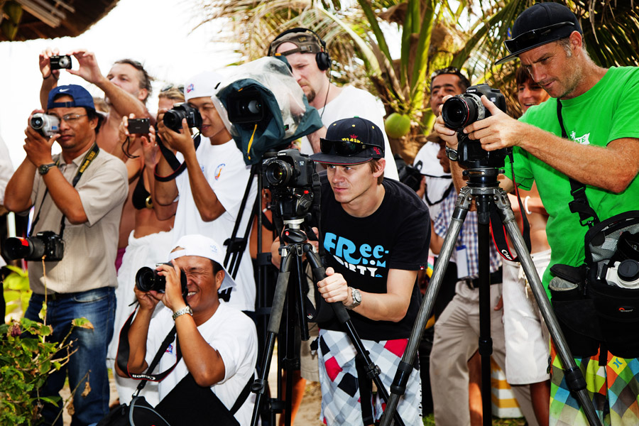 V11 ls The press gather The press gather