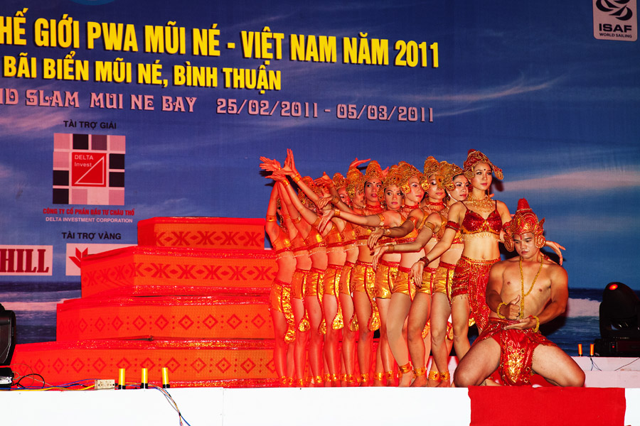 V11 ls Traditional dancers Traditional dancers