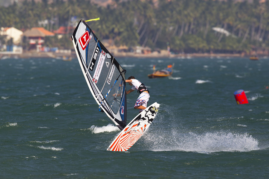 V11 fs Scheffers on the attack Scheffers on the attack