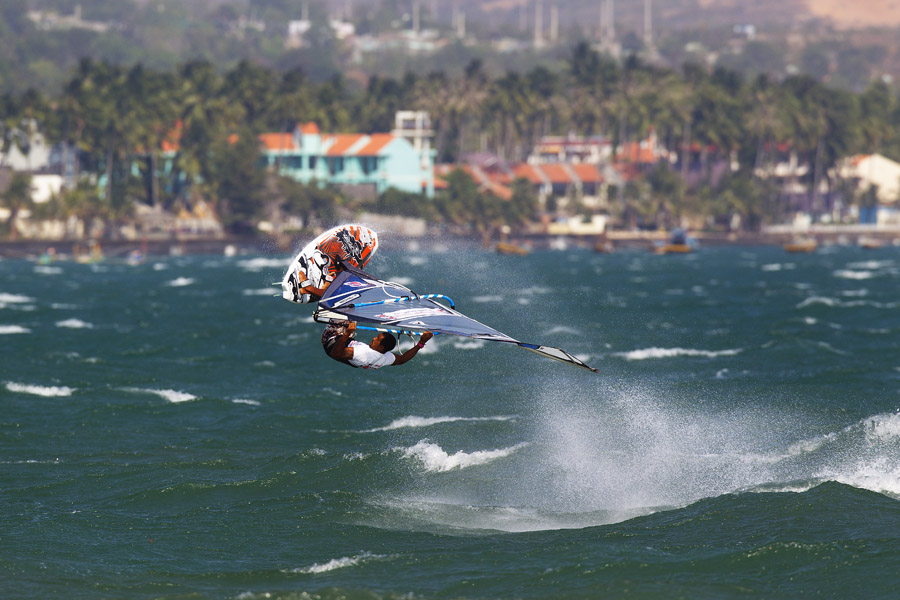 V11 fs Tonky Forward loop Tonky Forward loop