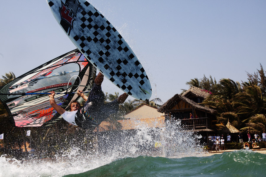 V11 fs Van Broekhoven action Van Broekhoven action