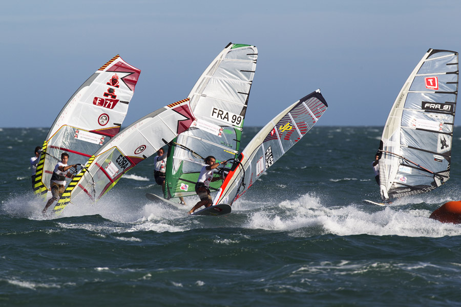 V11 sl High wind action High wind action