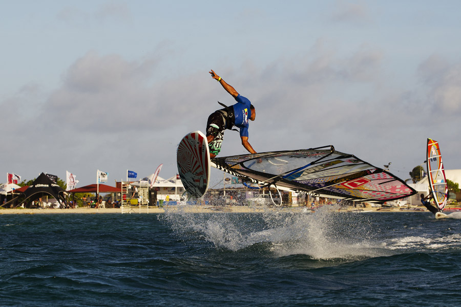 B11 fs Tonky pumps it up Tonky pumps it up