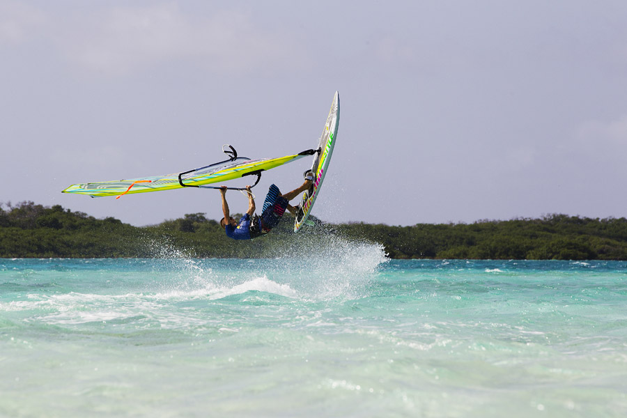 B11 fs Bonaire delivers Bonaire delivers