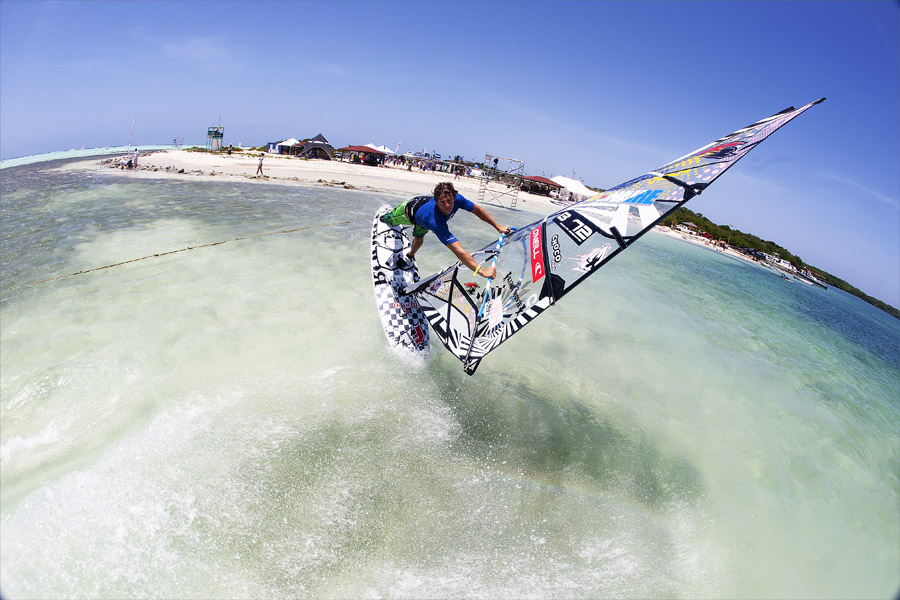 B11 fs Steven makes his move Steven makes his move