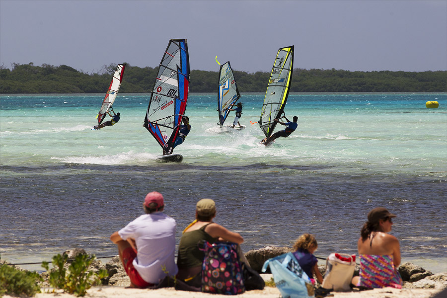 B11 fs early rounds action Early rounds action