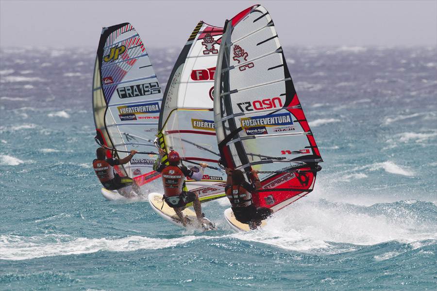 F11 sl Mousilmani and Van Der Steen chase Albeau Mousilmani and Van Der Steen chase Albeau