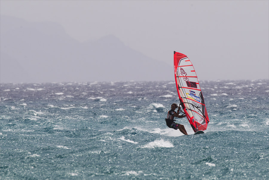 F11 sl Steve Allen holds it down Steve Allen holds it down