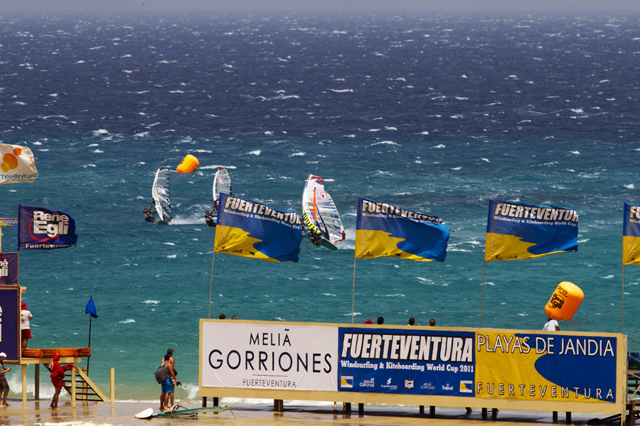 F11 sl Taty leads the way Taty leads the way