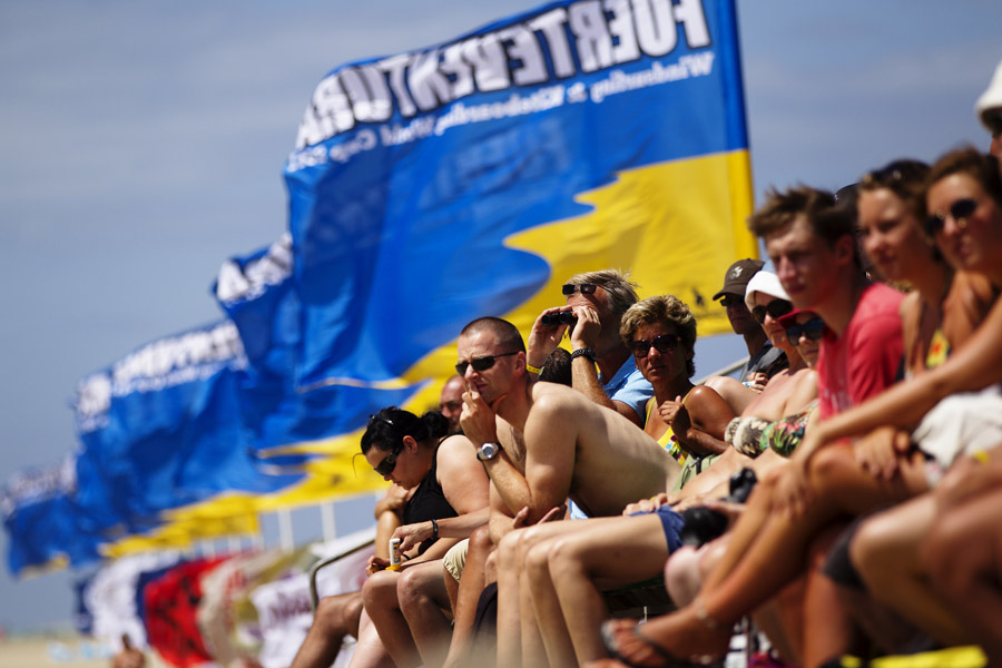 F11 ls Crowds on the stand Crowds on the stand