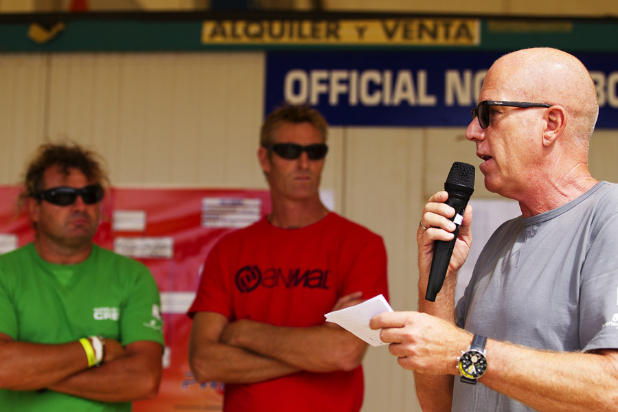 F11 ls Rene takes the skippers meeting Rene takes the skippers meeting