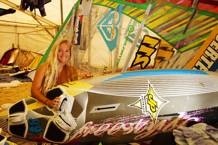 F11 ls Xenia Kessler in the pits Xenia Kessler in the pits