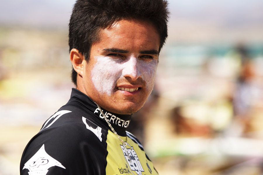 F11 ls Edwin puts on his war paint Edwin puts on his war paint