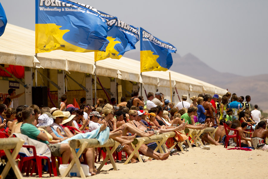 F11 ls The crowds loving the action The crowds loving the action