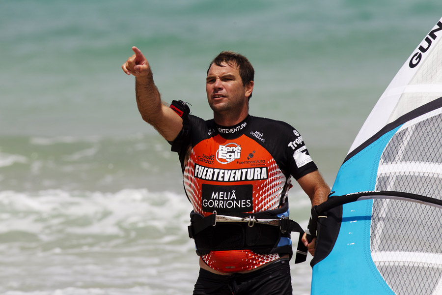 F11 ls Josh Angulo points the way Josh Angulo points the way