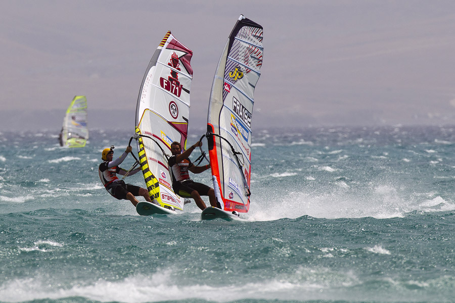 F11 sl Albeau fights off Cyril Moussilmani Albeau fights off Cyril Moussilmani