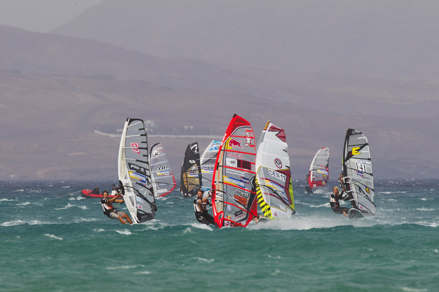 F11 sl Dunkerbeck leads the way Dunkerbeck leads the way