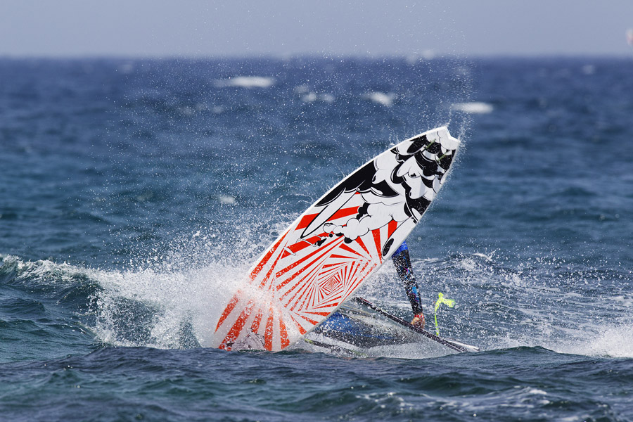 L11 fs Scheffers shows his fins Scheffers shows his fins