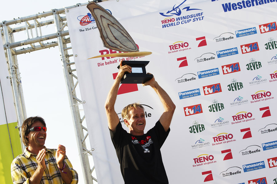Svein Rasmussen collects the PWA constructors trophy